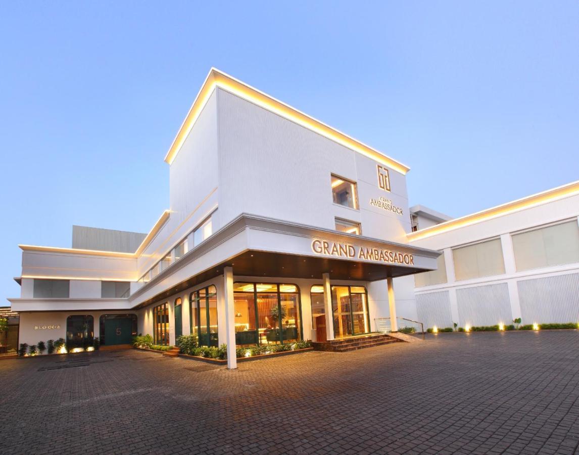 The Grand Ambassador Hotel Kottayam Exteriér fotografie