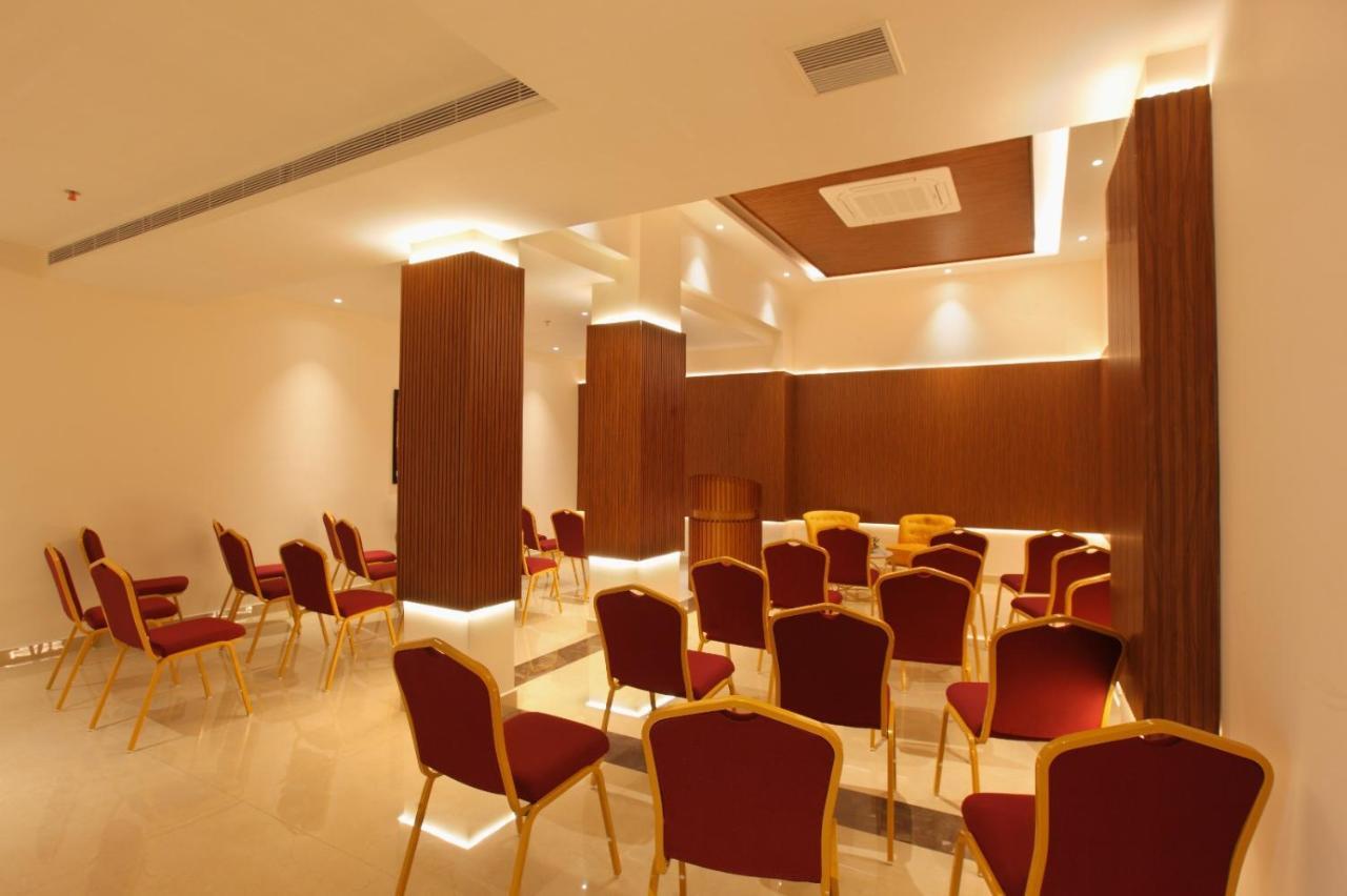 The Grand Ambassador Hotel Kottayam Exteriér fotografie